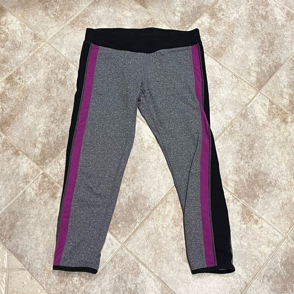 GH Bass capri crop leggings mid rise black purple gray stripe stretch large